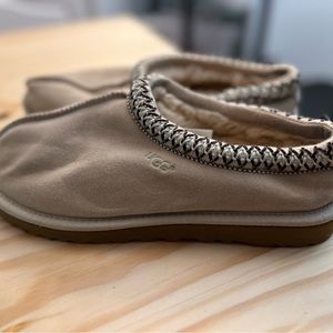 Women’s Ugg slip on